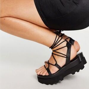 ASOS DESIGN Trent Tie leg Flatform Sandals in Black